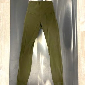 Lululemon Aligns Size 2